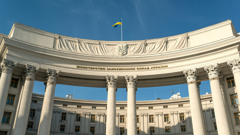 В МИД Украины назвали страны, где Зеленский готов встретиться с Путиным