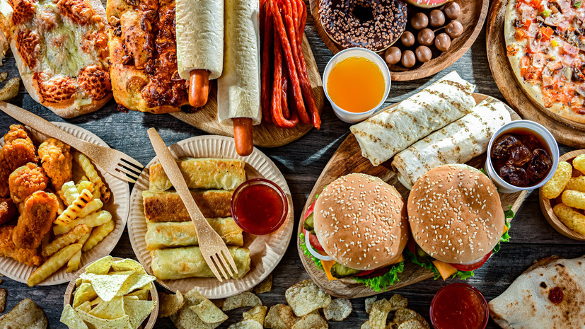 Нутрициолог Панова посоветовала не есть жирную еду на ночь