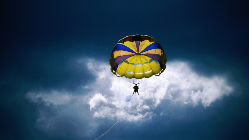 Мастер спорта Запольнов: совершать прыжки с парашютом могут люди весом до 120 кг