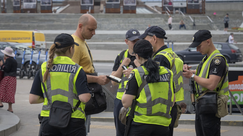 «Общественное»: на Украине мужчины побили и обстреляли сотрудников военкомата