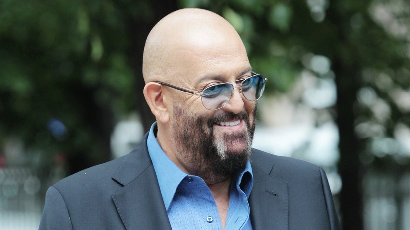 Шуфутинский бесплатно выступил на матче сборной России с песней «Третье сентября»