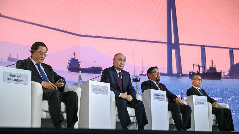 Путин поблагодарил иностранных гостей за участие в ВЭФ