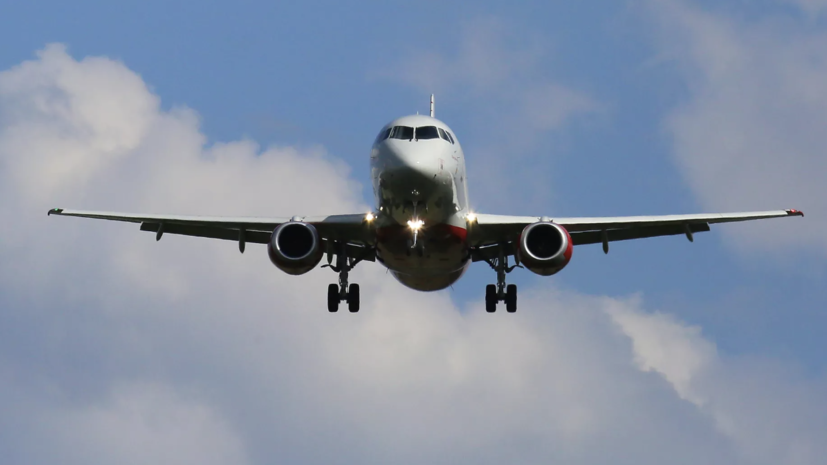 В России совершил первый полёт серийный самолёт SJ-100