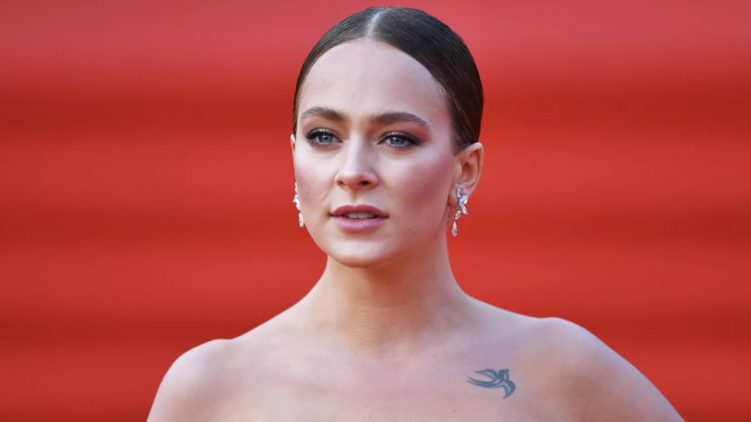 Источник RT: актрису Аглаю Тарасову задержали с наркотиками в аэропорту Домодедово