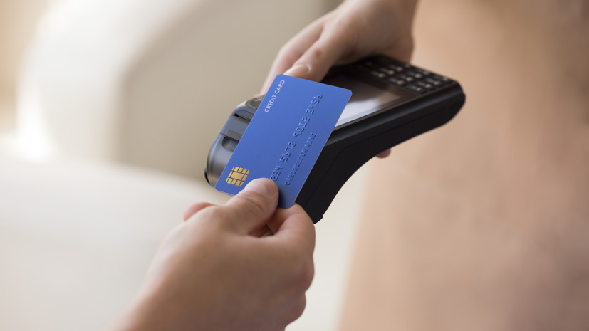 Кредитками пользуется каждый второй россиянин в возрасте до 34 лет