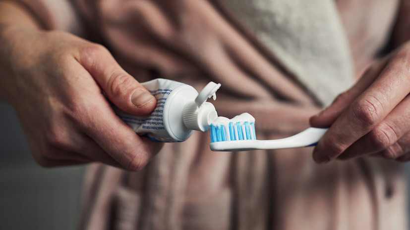 Врач Барагунова посоветовала не наносить слишком много пасты на зубную щётку