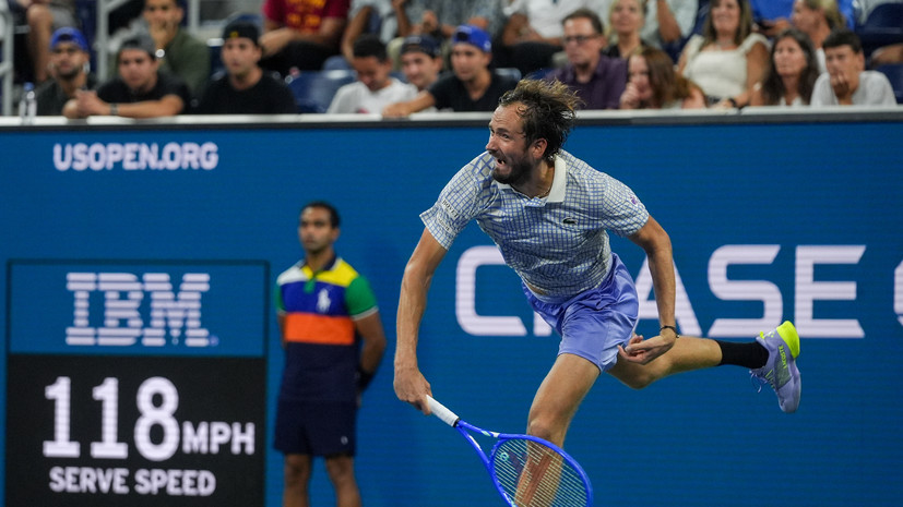 Медведев начал сотрудничество с новыми тренерами