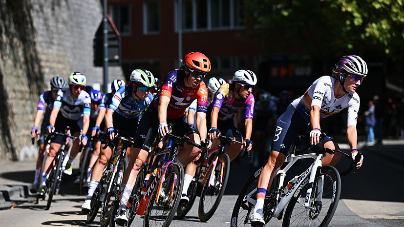 Около 70 человек пострадали при завале участников велогонки в Германии