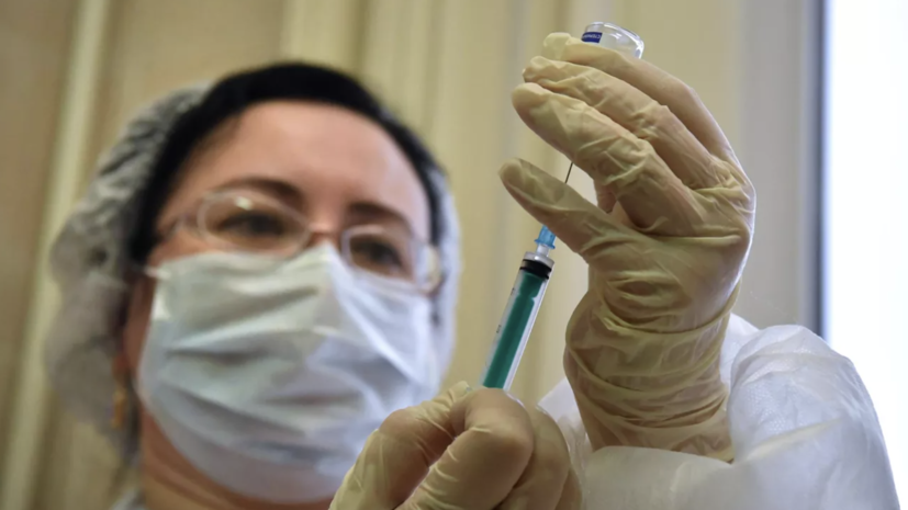 Кардиолог Кондрахин посоветовал проконсультироваться с врачом перед вакцинацией