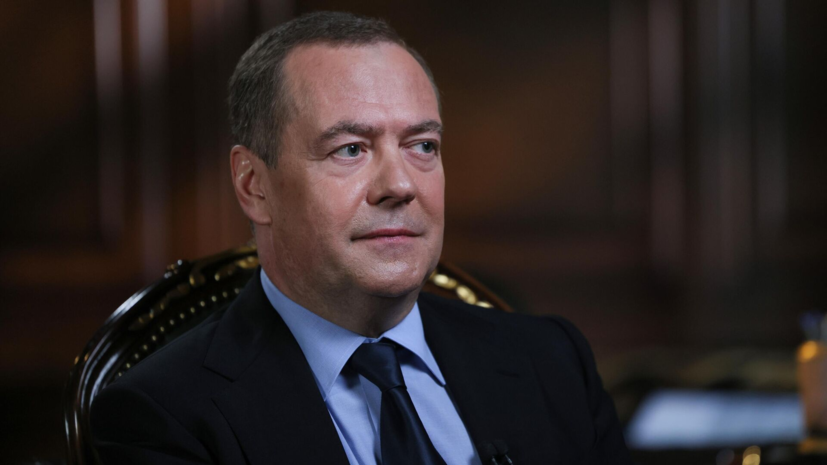 Медведев: недружественные страны могут занести в Россию опасные растения