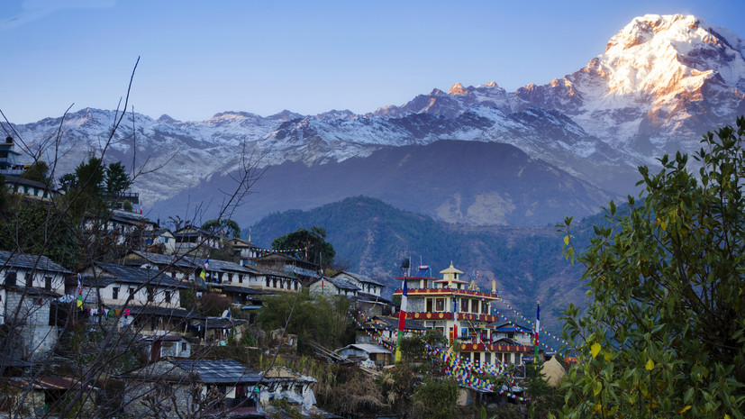 Обстановка в туристической зоне в городе Покхара в Непале спокойная