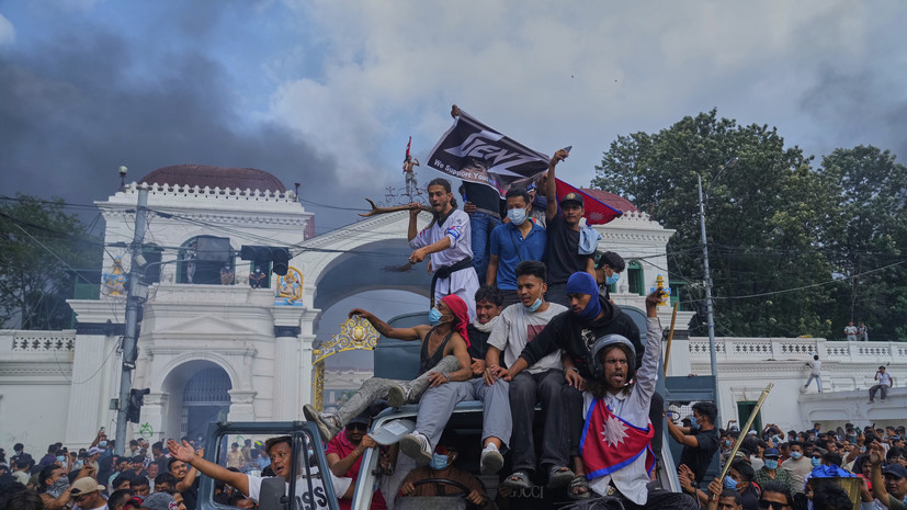 Участники протестов в Непале заявили, что страна перешла под их руководство