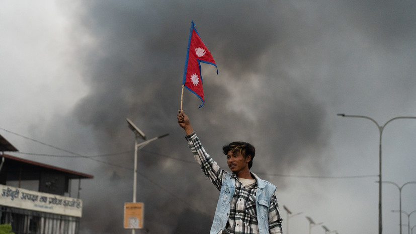 Протестующие убили жену экс-премьера Непала, совершив поджог её дома