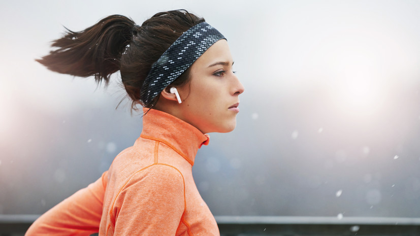 Россиянам объяснили, повышают ли наушники риск попадания молнии в человека