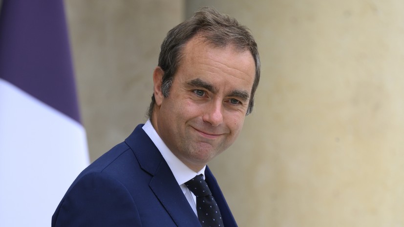 Макрон выдвинул кандидатуру министра обороны Лекорню на пост премьера