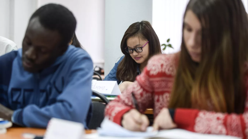 Историк Шаповалов спрогнозировал рост числа иностранных студентов в России