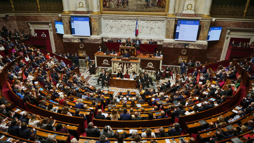 Историк де Кошко: Франция балансирует на грани системного кризиса