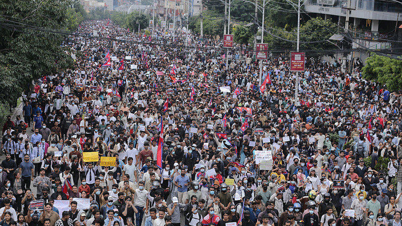 Источник RT: первые митинги в Непале начались с тренда в соцсетях