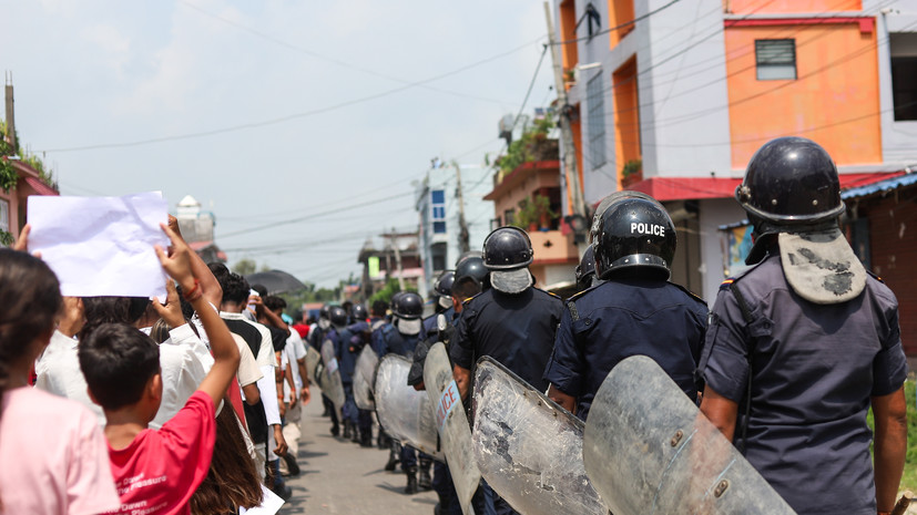 Армия Непала продлила всеобщий комендантский час