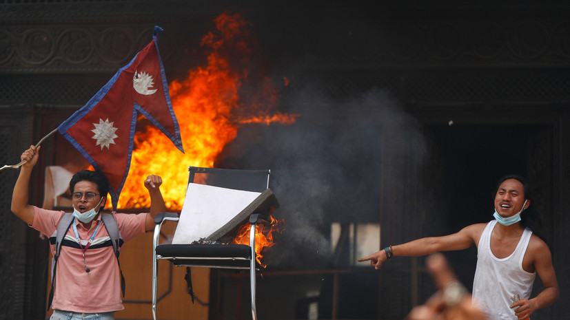 Посольство: никто из россиян не пострадал в ходе массовых беспорядков в Непале