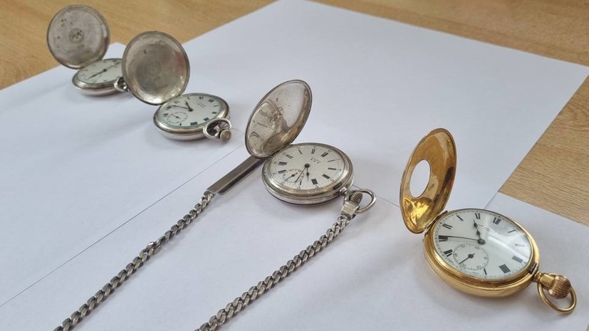 Таможенники в аэропорту Минвод пресекли вывоз старинных карманных часов