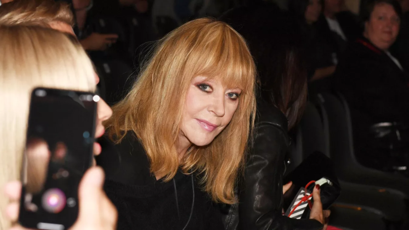 Пугачёва заявила, что уехала из России из-за травли детей в школе