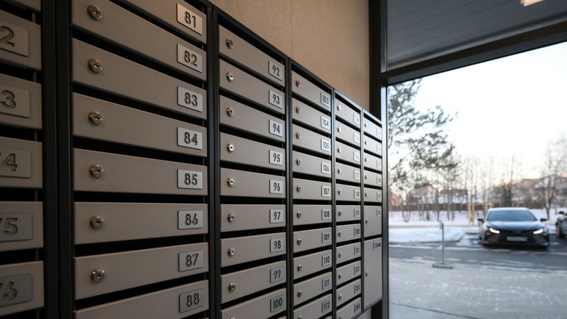 Юрист Салкин: за хранение вещей в подъезде грозит штраф