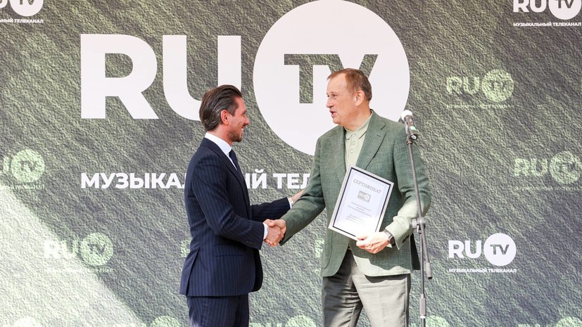 Группа «Земляне» и Игорь Скляр выступили для проходящих лечение бойцов в Петербурге