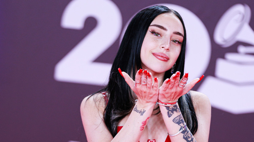 25-летняя певица Николь подтвердила отношения с 18-летним Ямалем