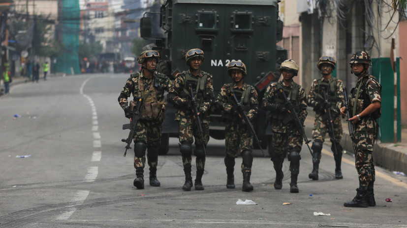 Армия Непала продлила комендантский час в трёх городах