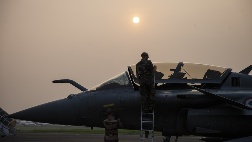 Макрон решил направить три истребителя Rafale для патрулирования востока Европы