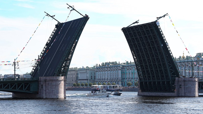 В центре Петербурга ограничат движение транспорта из-за ремонта Дворцового моста