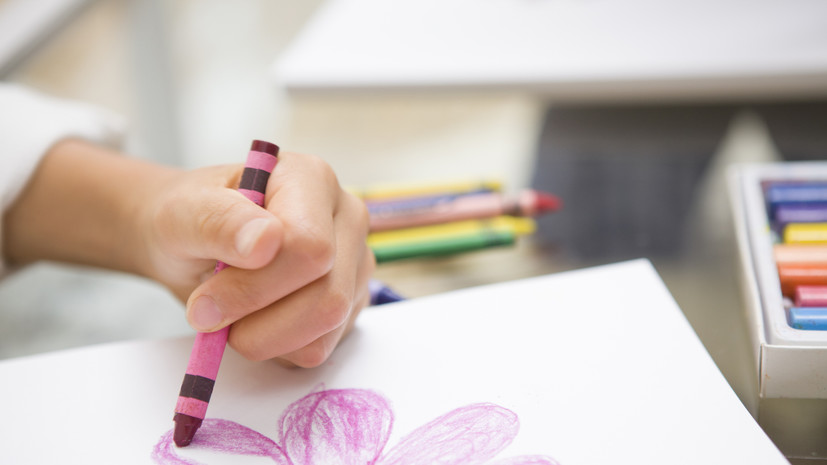 Невролог Степаненко рассказала об особенностях обучения леворуких детей