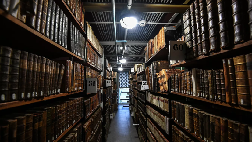 Путин: Россия выступает за укрепление взаимодействия писателей разных стран