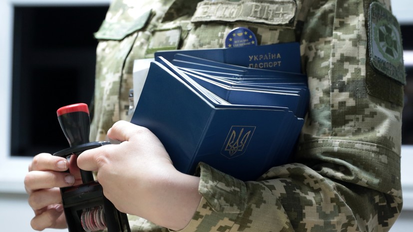 В Польше приняли закон, лишающий безработных украинцев соцпособий