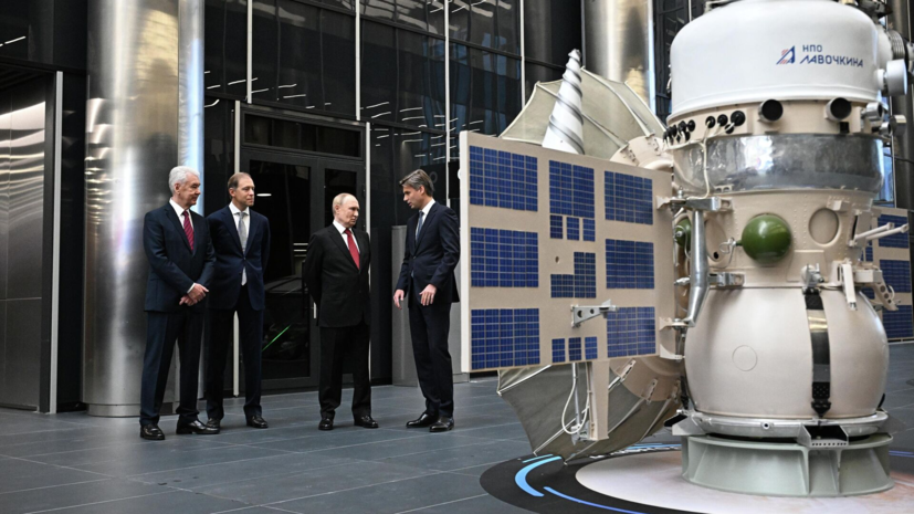 Путин и Собянин приехали в новый Национальный космический центр на одном Aurus