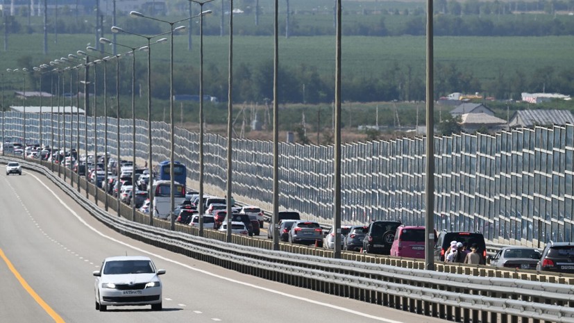 Более 1 тысячи автомобилей остаются в очереди к Крымскому мосту