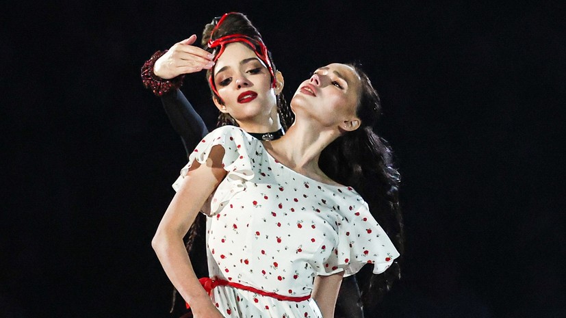 «Потому что весело!»: шоу Медведевой «Дискотека нулевых» с успехом прошло в Москве