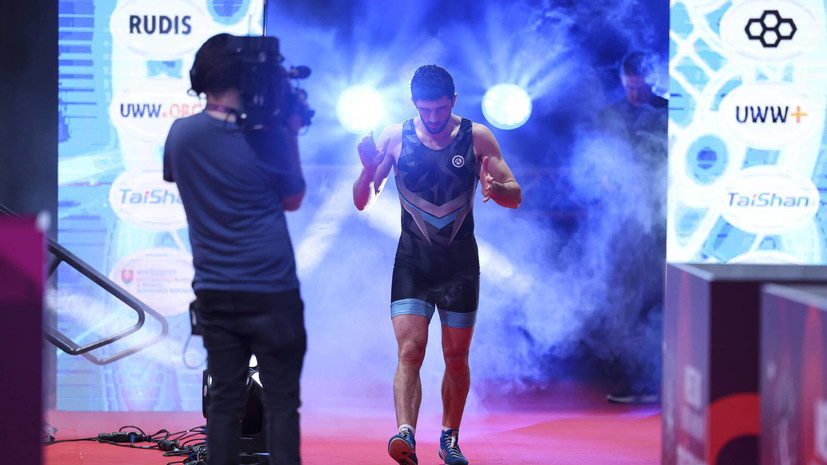 Сидаков с победы стартовал на ЧМ-2025 по вольной борьбе