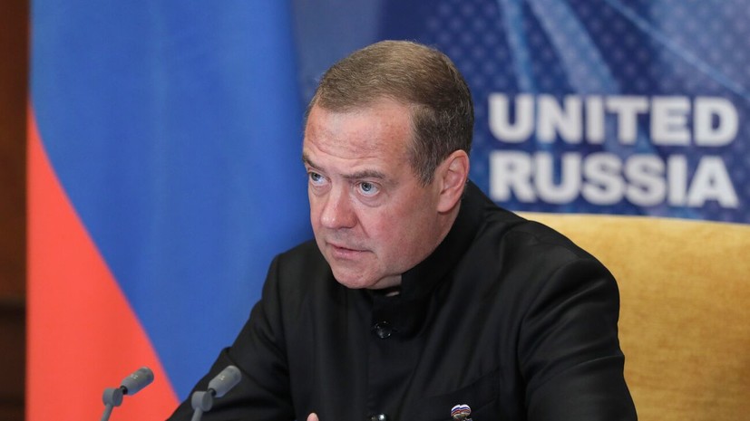 Медведев назвал актом гражданского мужества голосование в Курской области