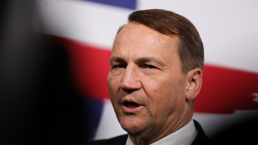 Глава МИД Польши Сикорский призвал закрыть небо над Украиной