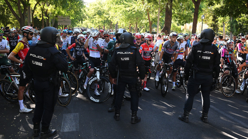 Тысячи протестующих остановили велогонку в Мадриде — полиция применила силу