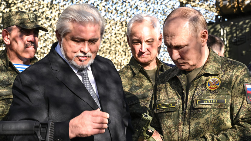 Путин прибыл на учения «Запад-2025» в камуфляже