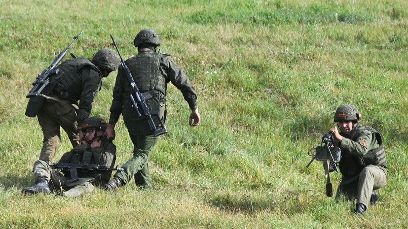 Десантники на учениях высадили силы, не допустив вмешательства «противника»