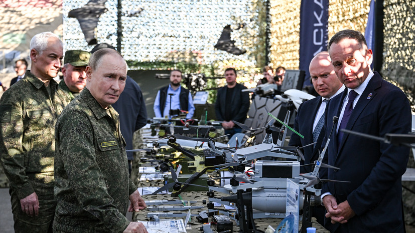 Путину на полигоне Мулино показали аккумулятор для дронов