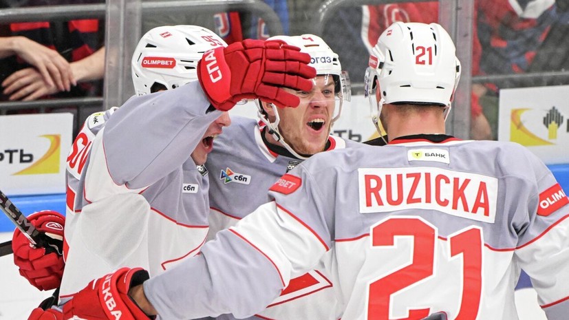 «Спартак» отыграл три шайбы и победил ЦСКА по буллитам