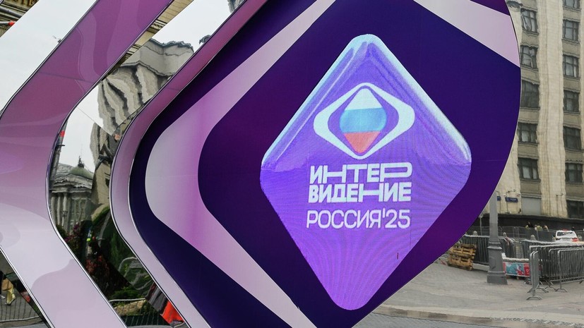 Индийская актриса и китайский шоумен стали парой ведущих на Интервидении