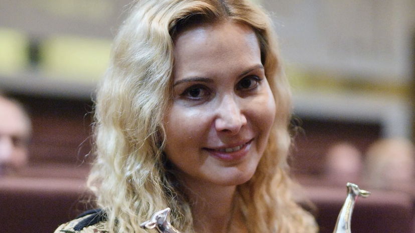 Тутберидзе прилетела в Пекин на отборочный турнир с командой Грузии