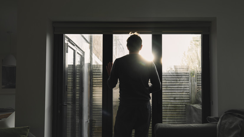 Врач Лишин пояснил, к каким проблемам может привести домоседство