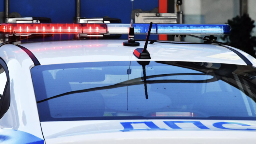 В Петербурге автомобиль вылетел на тротуар и наехал на трёх пешеходов